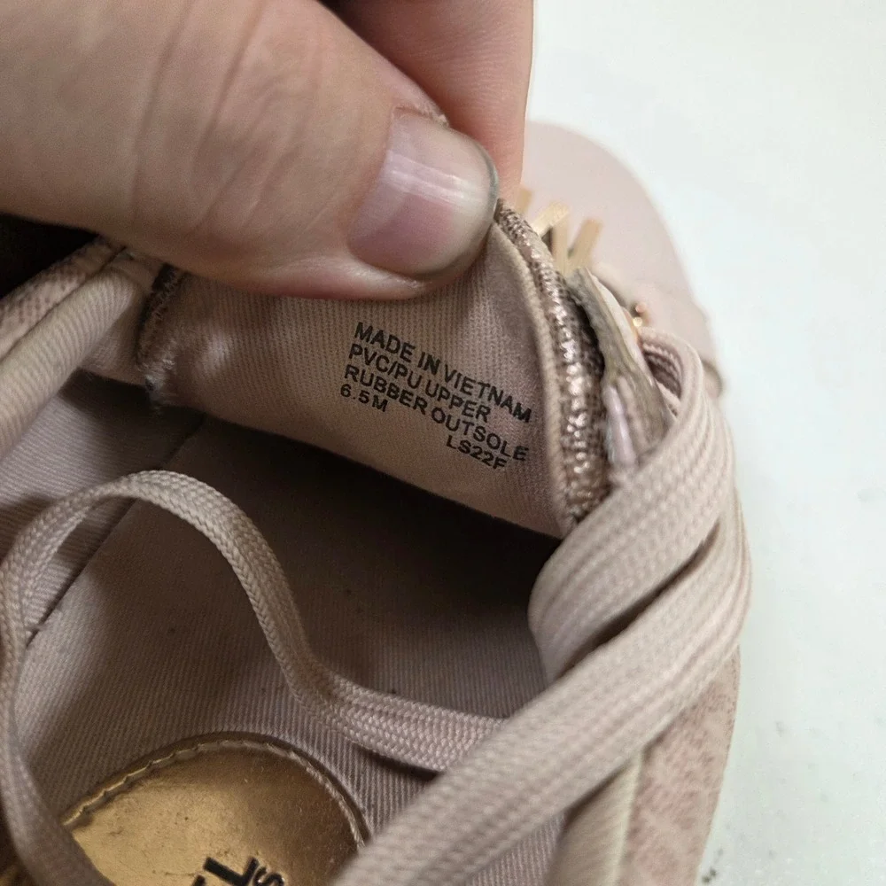 Michael Kors Poppy Soft Pink Monogram Platform Sneakers Womens 6.5M LS22F‎